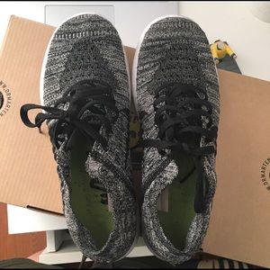 Nike flyknit sneakers running shoes